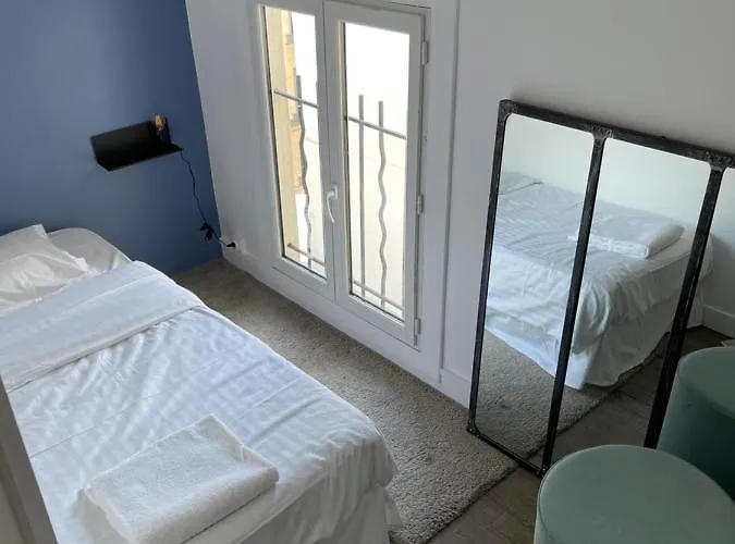 Beautiful Lincoln Apartment Paris