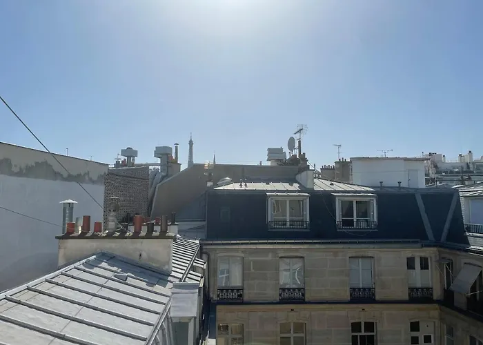 Beautiful Lincoln Apartment Paris
